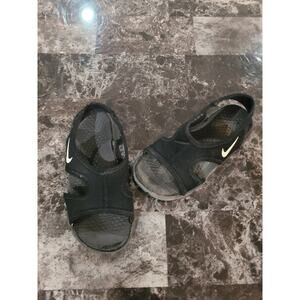 Nike size 9 toddler girl black sandals